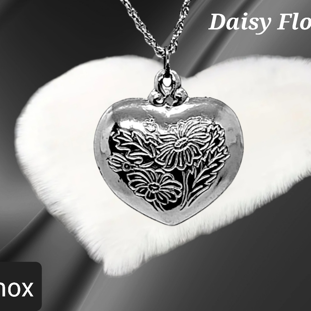 Lenox ~ Daisy Flower Pendant Necklace Daisy is APRIL's Flower. NWOT